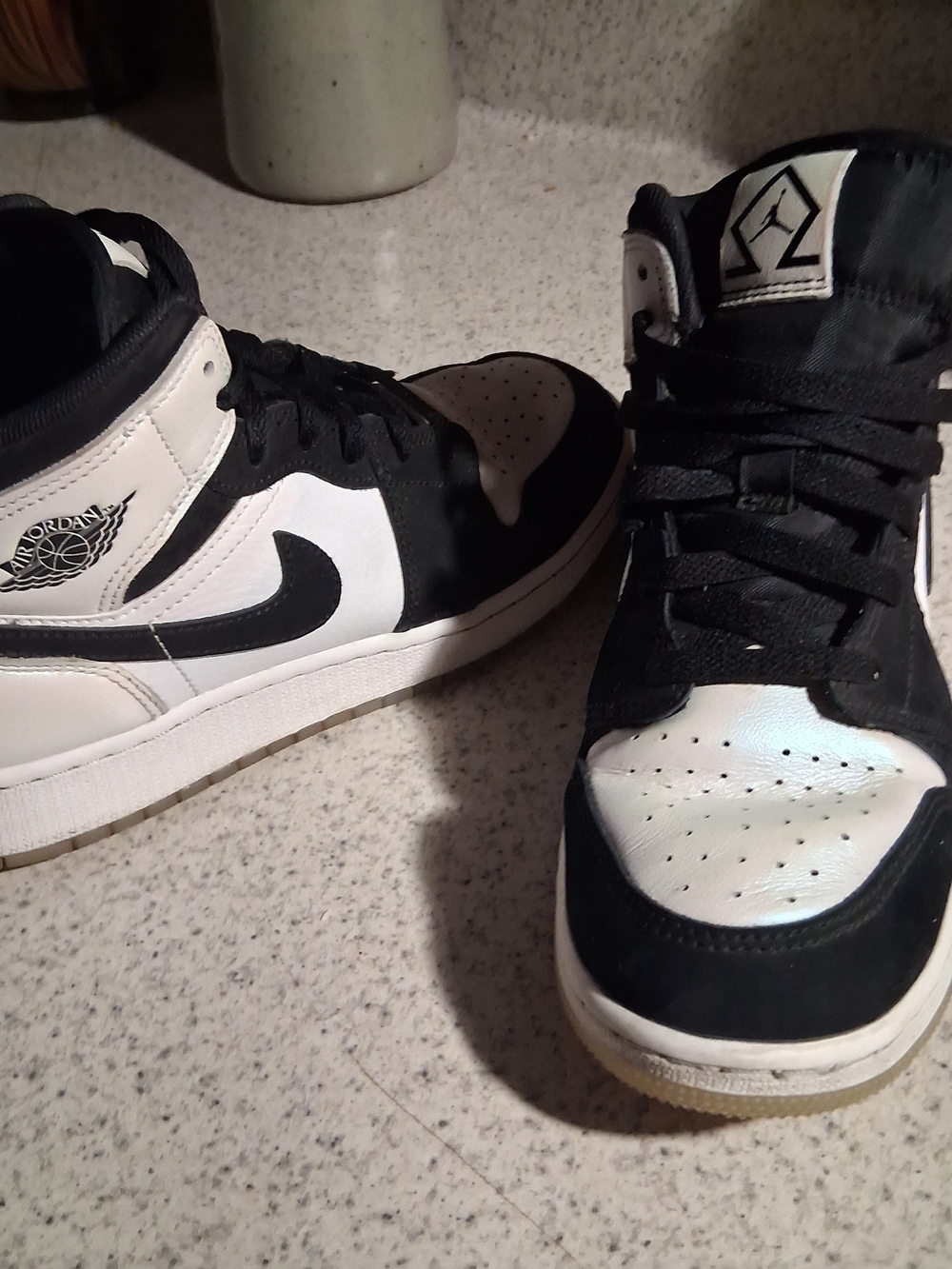 Jordan Air Jordan 1 Mid Sneakers White & Black US 5.5